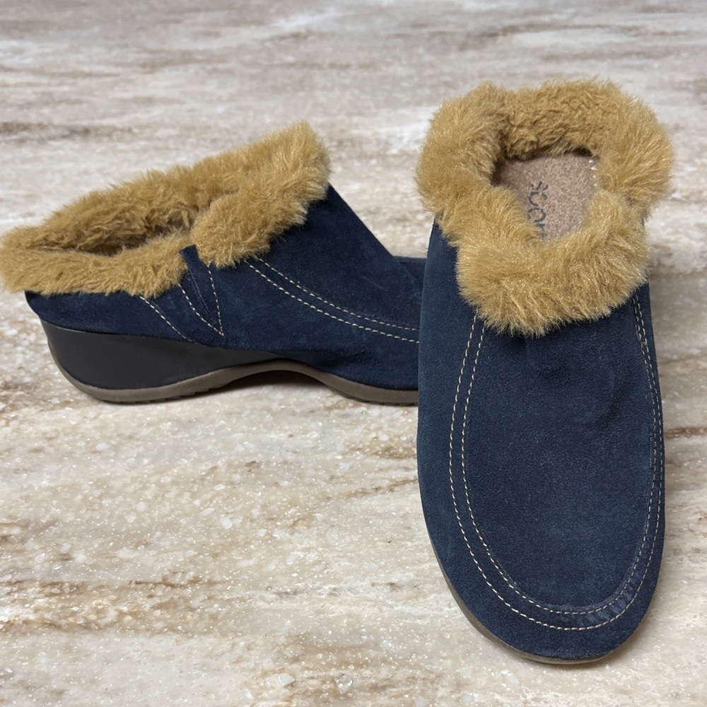 Sporto Navy Blue Mules with Tan Faux Fur